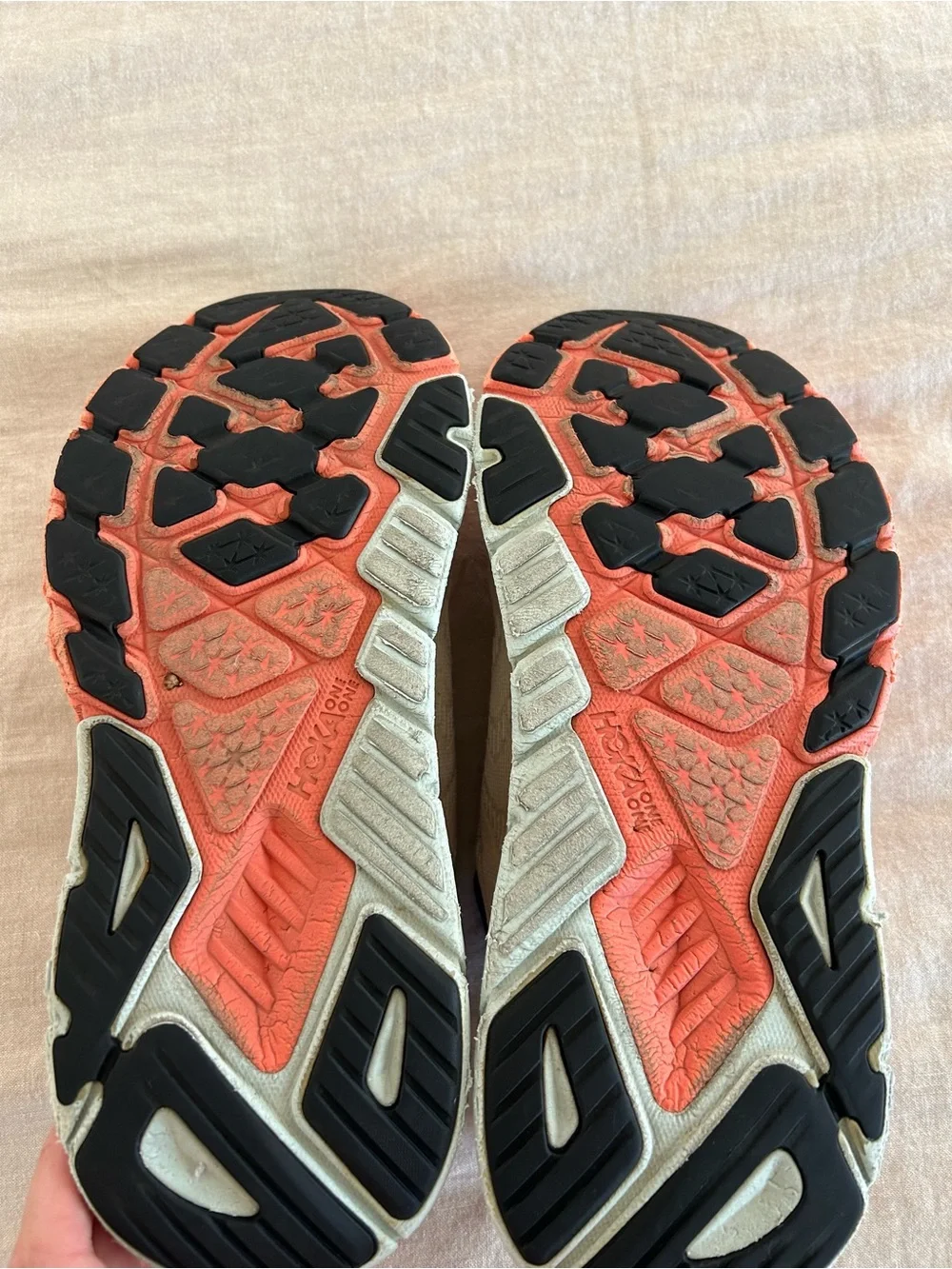 Hoka Arahi Women's Athletic Sneakers in Cream with Blue and Coral Accents